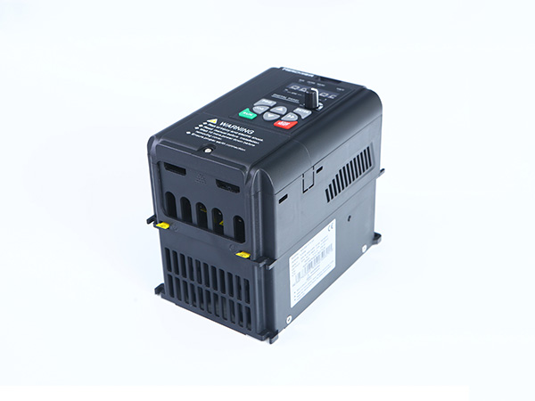 专用机变频器应该怎么样做好基本的维护?